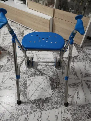 Andador para mayores con asiento