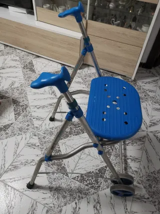Andador para mayores con asiento