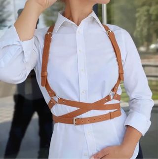 Cinturón de cuero estilo arnés para mujer