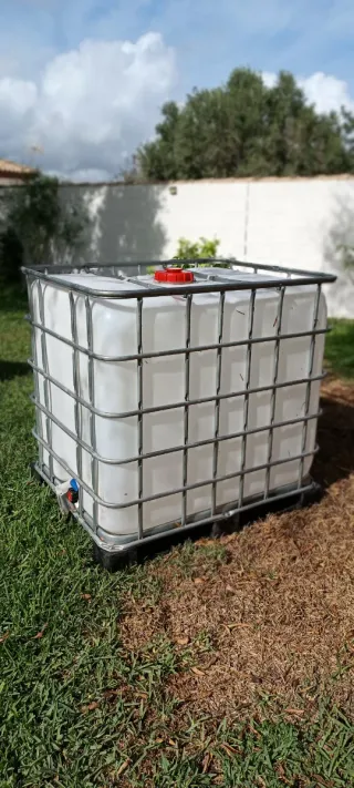 Depósito agua 1000L como nuevo.