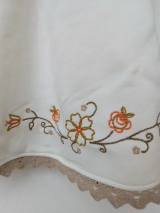 Vestito bambina felpato con fiori ricamati