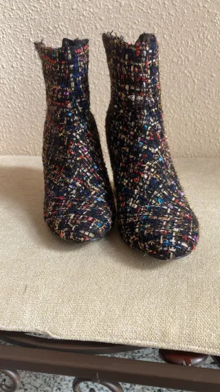 Botines tacón dorado tweed multicolor