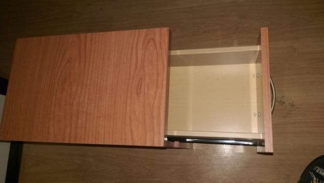 Dos mesitas auxiliares exactamente iguales