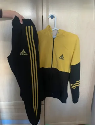 Chándal Adidas Negro y Amarillo,talla S 36/38