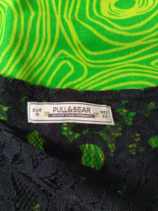 Blusa encaje Pull&Bear negra