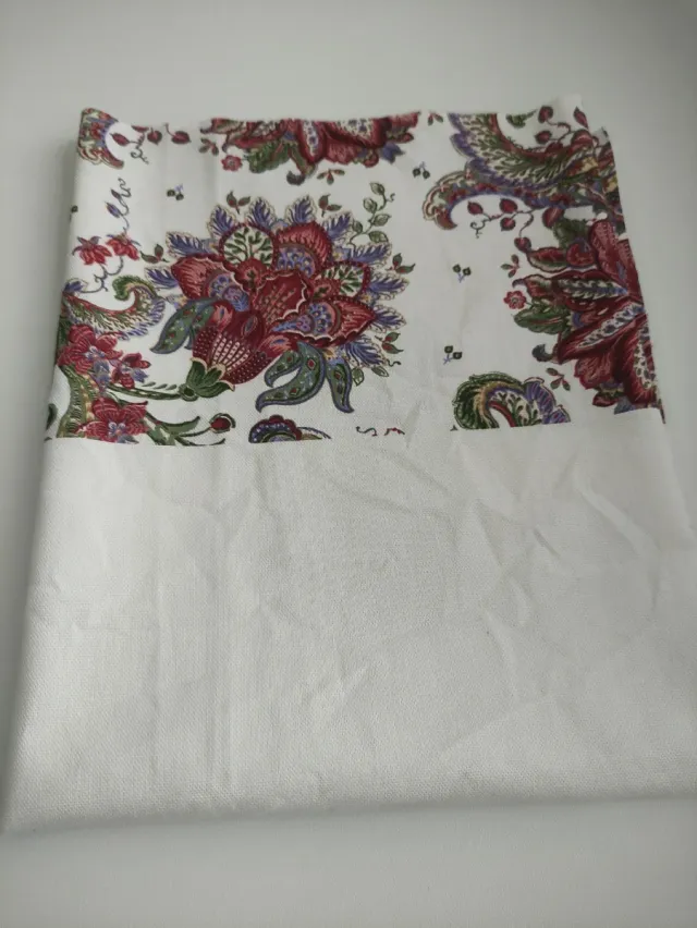 Retal de tela algodón estampado lateral floral