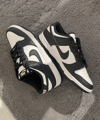 Níke D݉únk L݉ow Negro y Blanco Talla 41