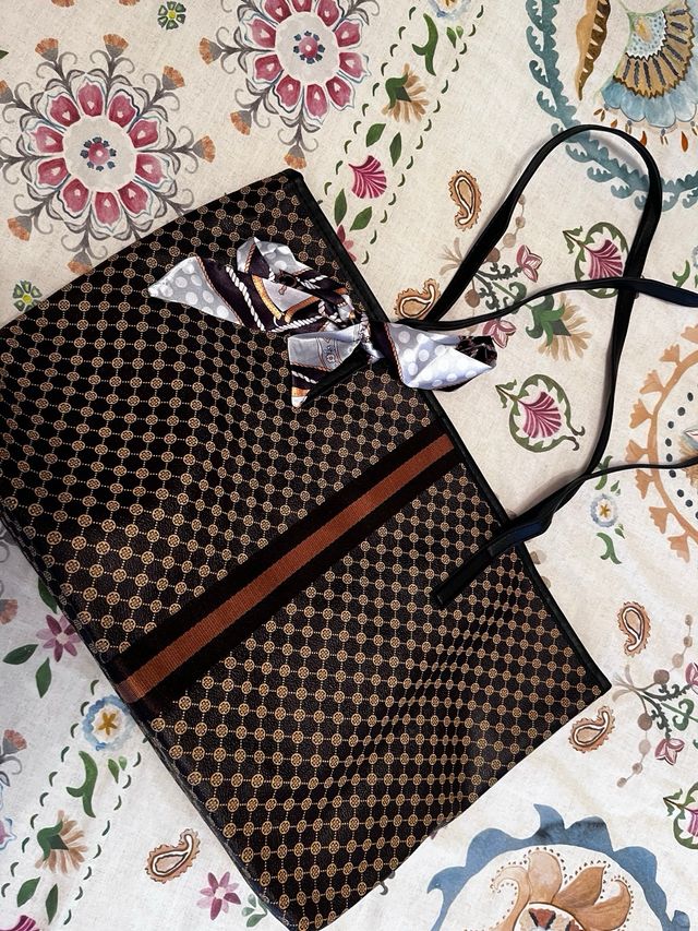 Bolso de mano sin estrenar, tipo a lonbali