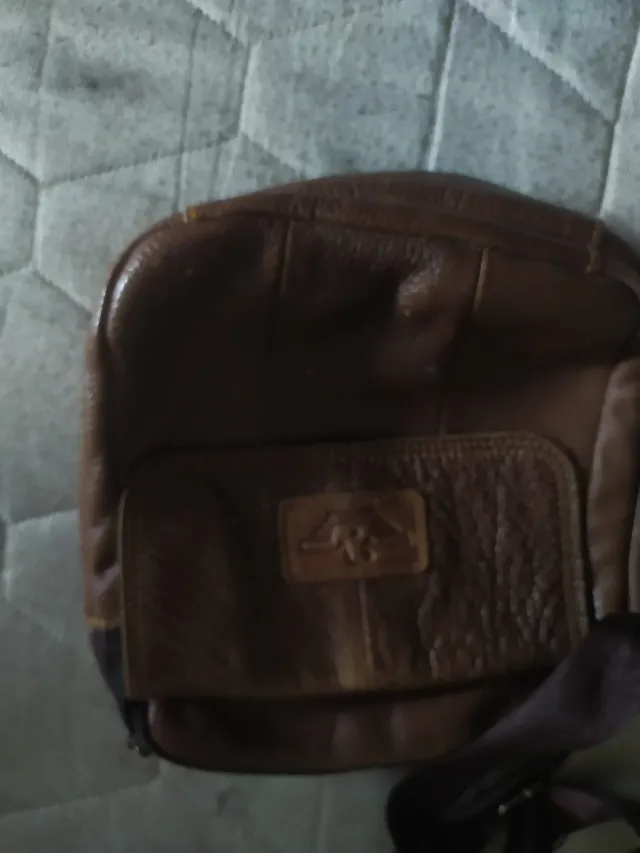 Bolso de piel marrón para hombre