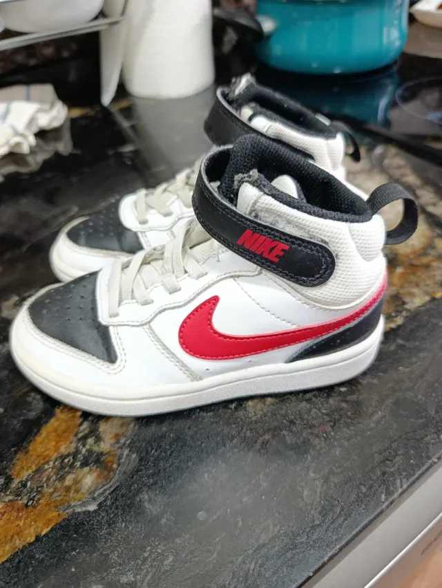 Deportivas Nike niño talla 28.5 blancas negras