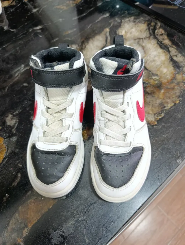 Deportivas Nike niño talla 28.5 blancas negras