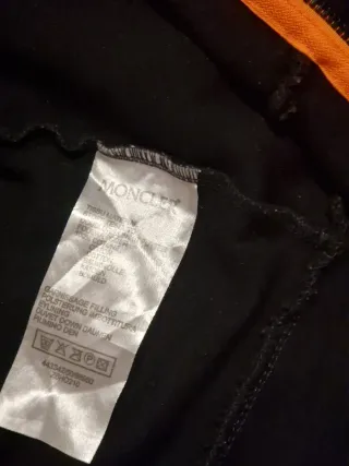 Chaqueta Moncler Negra con Cremallera