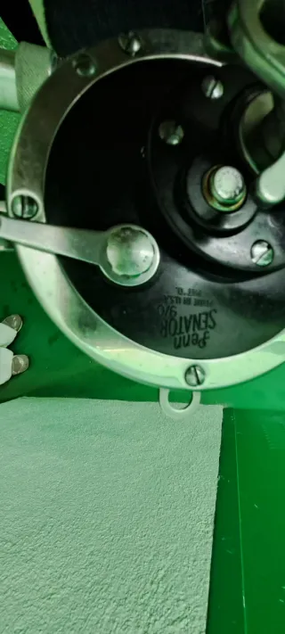 Carrete de pesca con sedal