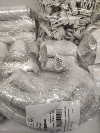 Materiale elettrico: curve, scatole Gewiss