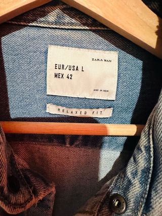 Cazadora vaquera Zara Talla L desgastada
