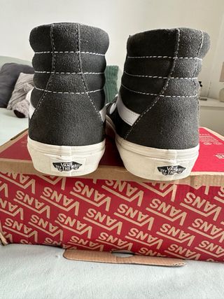 Vans Sk8-Hi grises unisex con caja original.