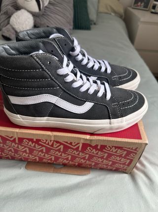 Vans Sk8-Hi grises unisex con caja original.
