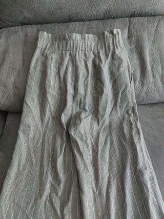 Pantalones grises de raya diplomática