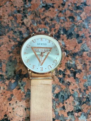 Reloj Guess Dorado y Blanco Mujer