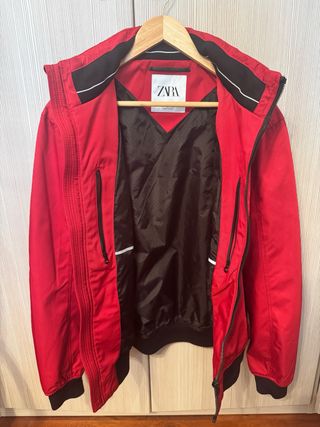 Chaqueta Zara Roja y Negra