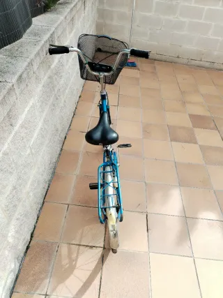 Bicicleta BH plegable azul antigua.