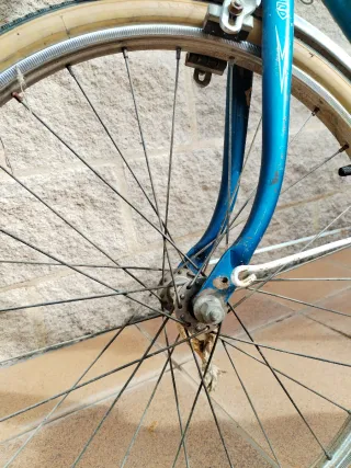 Bicicleta BH plegable azul antigua.