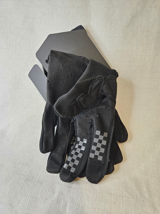 Guantes FISTPLAST Calavera y Tibias Cruzadas