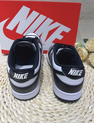 Níke D݉únk L݉ow en blanco y negro talla 39