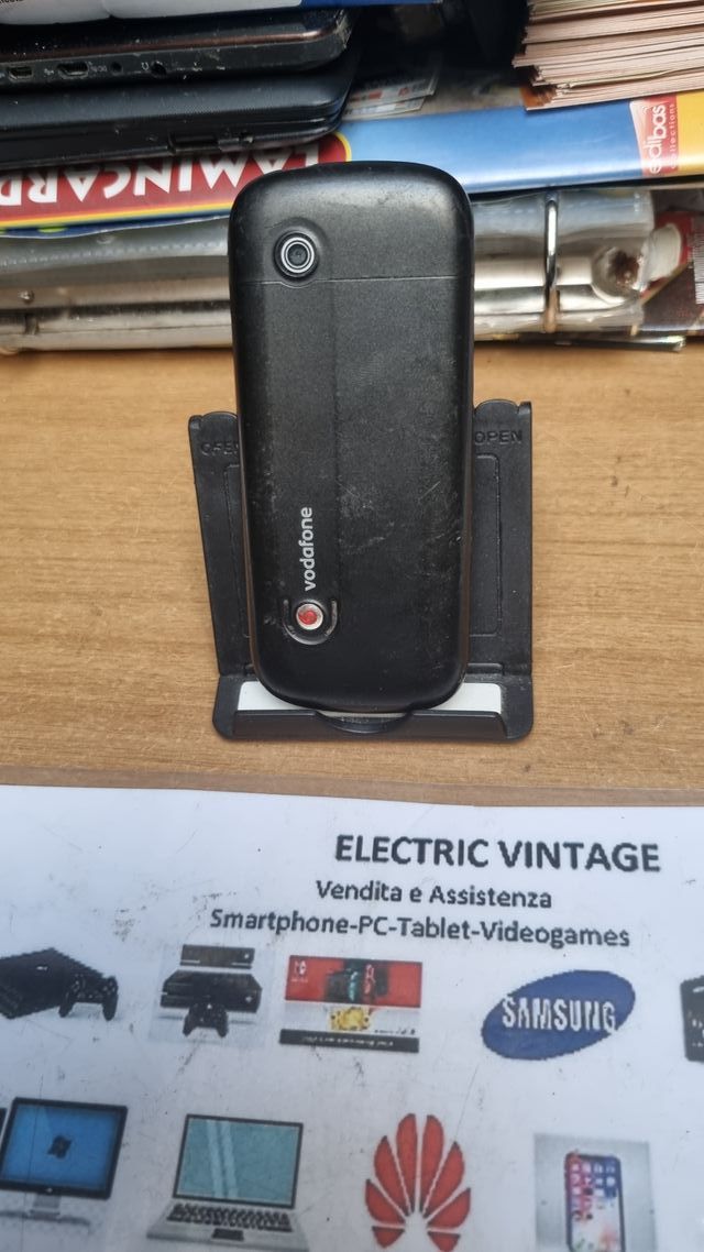 9384N - Teléfono móvil Vodafone 735