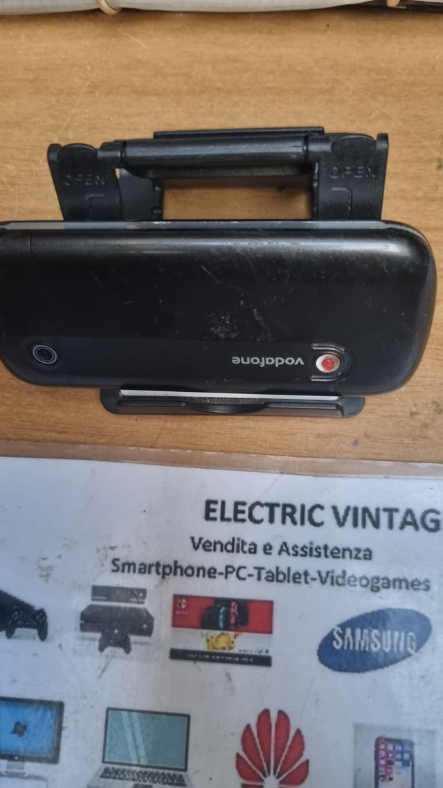 9384N - Teléfono móvil Vodafone 735