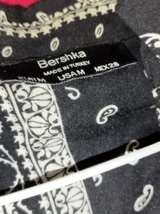 Camisa Oversize Bershka Bandana Paisley Blanco y N