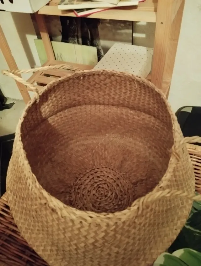 Cesta mimbre beige y marrón