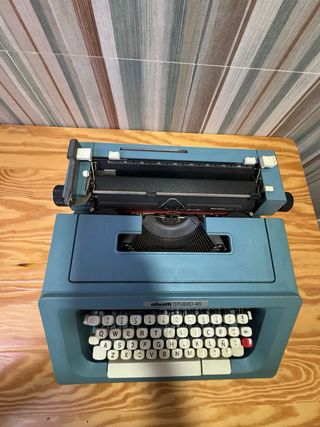 Máquina de escribir Olivetti Studio 46