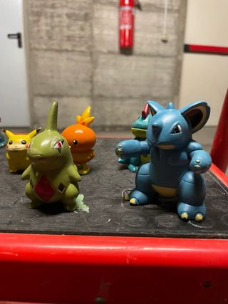 Set 8 Personaggi Pokémon come da foto