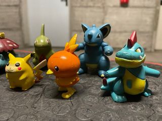 Set 8 Personaggi Pokémon come da foto