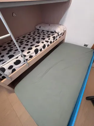 Litera casi nueva con 3 camas