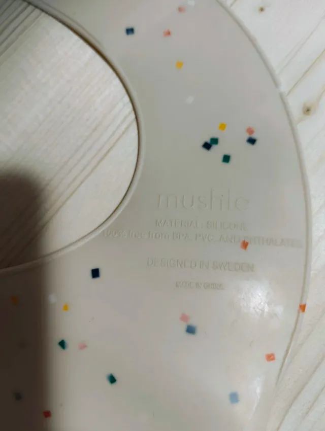 Bavaglino Mushie in silicone