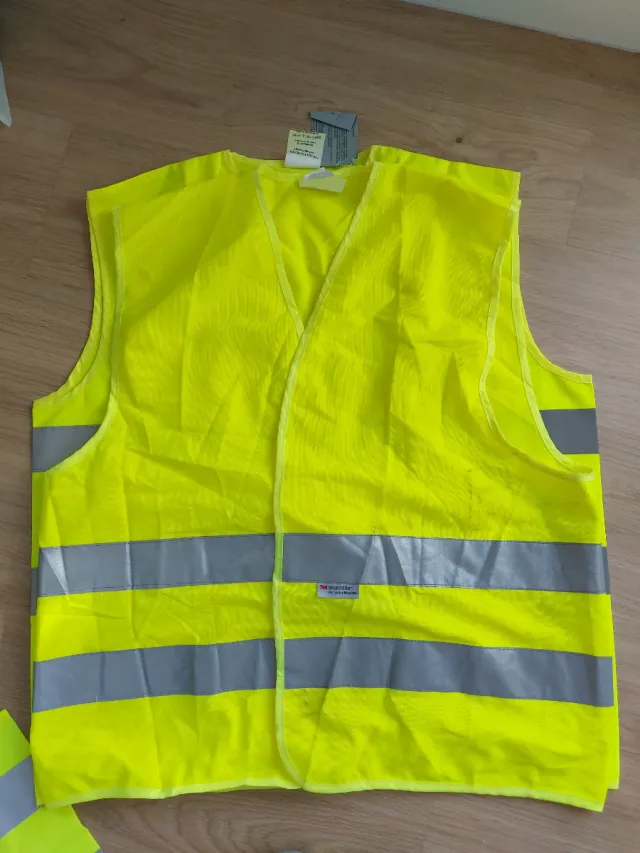 Lote 4 chalecos fluorescentes (3XL, 1XXL)