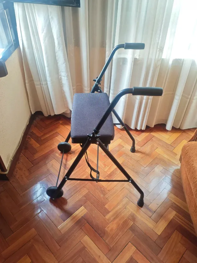 Andador Kmina con asiento