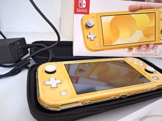 Nintendo Switch Lite giallo