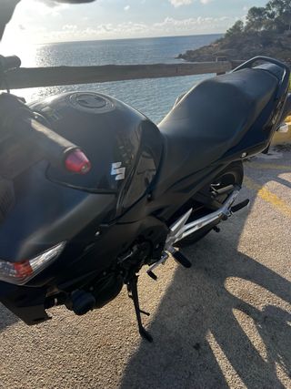 ¡Ponle potencia a tus rutas!Suzuki GSR 600 2009