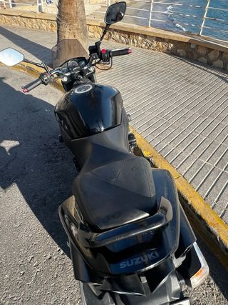 ¡Ponle potencia a tus rutas!Suzuki GSR 600 2009