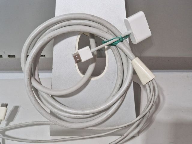 MONITOR DE PANTALLA DE CINE APPLE MAC A1081 20"