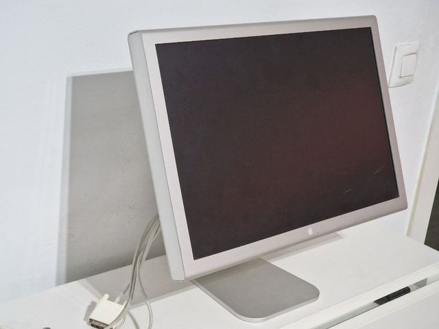 MONITOR DE PANTALLA DE CINE APPLE MAC A1081 20"