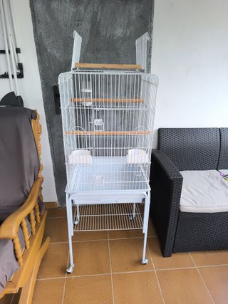 Jaula grande para pájaros,con 3 puertas