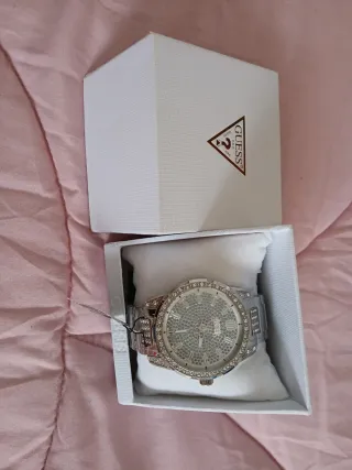 Reloj Guess Mujer Plateado, nuevo
