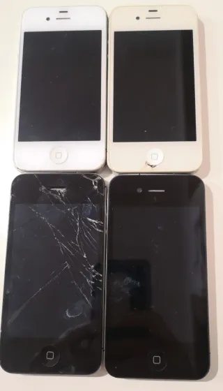 Confezione da quattro iPhone 4/4S e pezzi di ricambio