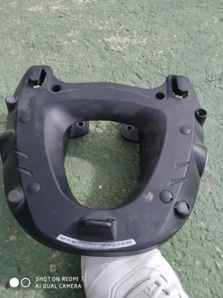 Baúl Top Clase GIVI central para moto