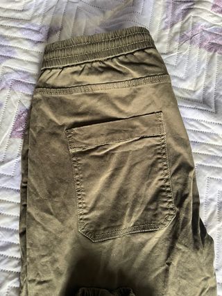 Pantalón joggers Zara verde