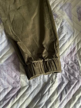 Pantalón joggers Zara verde